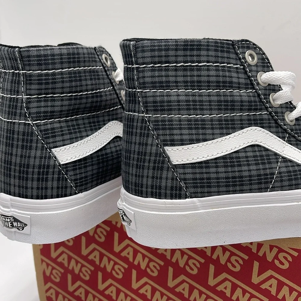 Vans WMNS Sk8-Hi Tapered Uv Beads Black
VN0009QPBM8
Sneakers - Picture 14 of 16